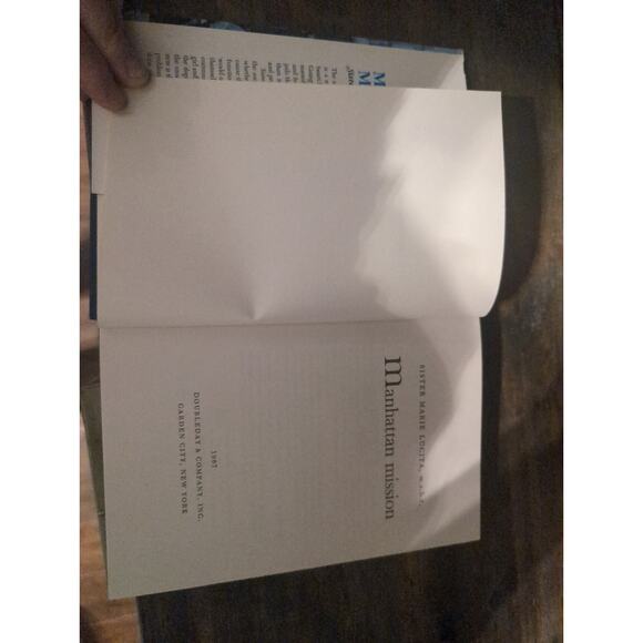 Manhattan Mission by‎ Sister Marie Lucita, Autographed, 1967 Hardcover - Picture 5 of 6